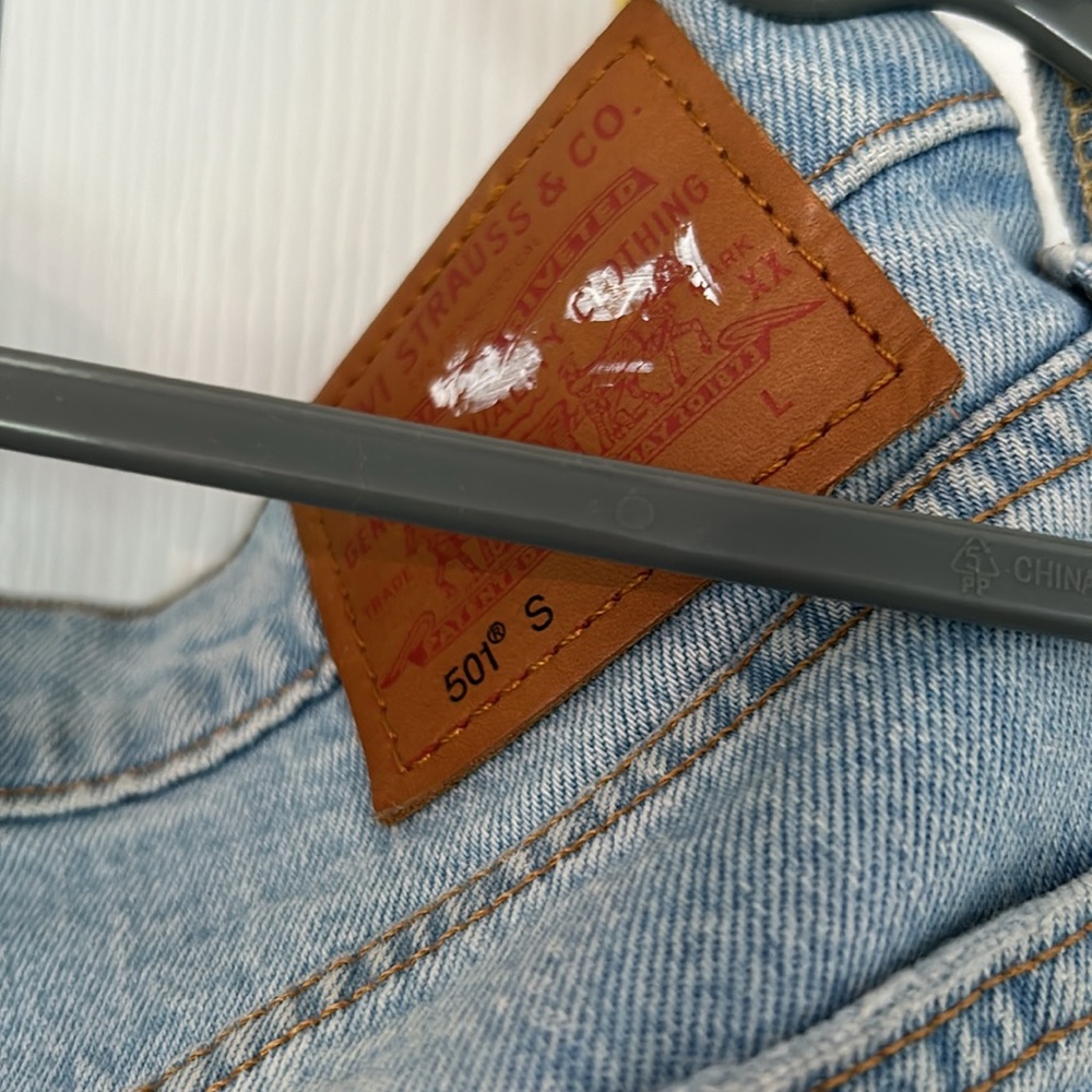 Levi’s 501 skinny with distressing - Picture 6 of 7